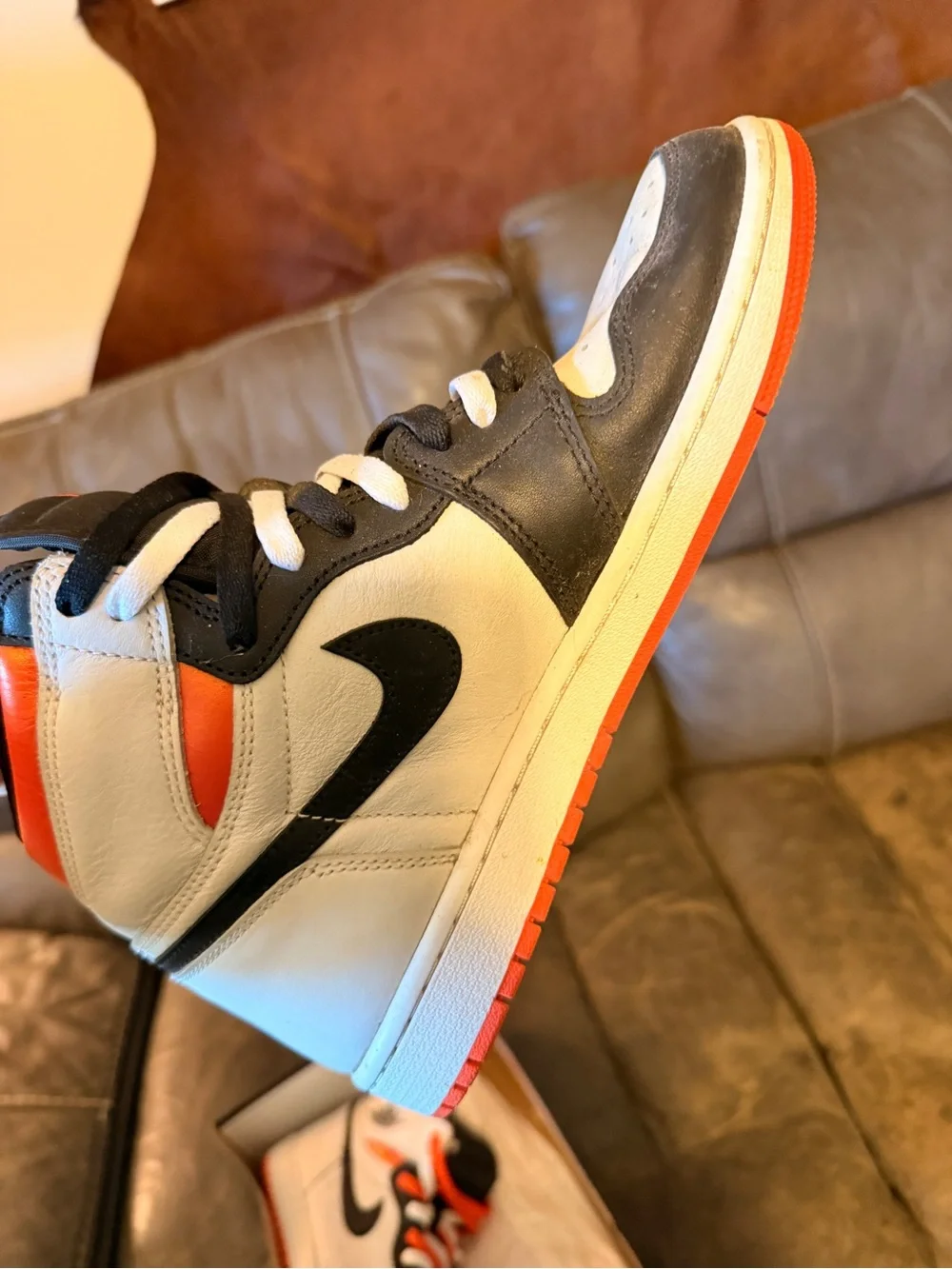 Jordan Air Jordan 1 Retro High OG White Black Red Box Tag